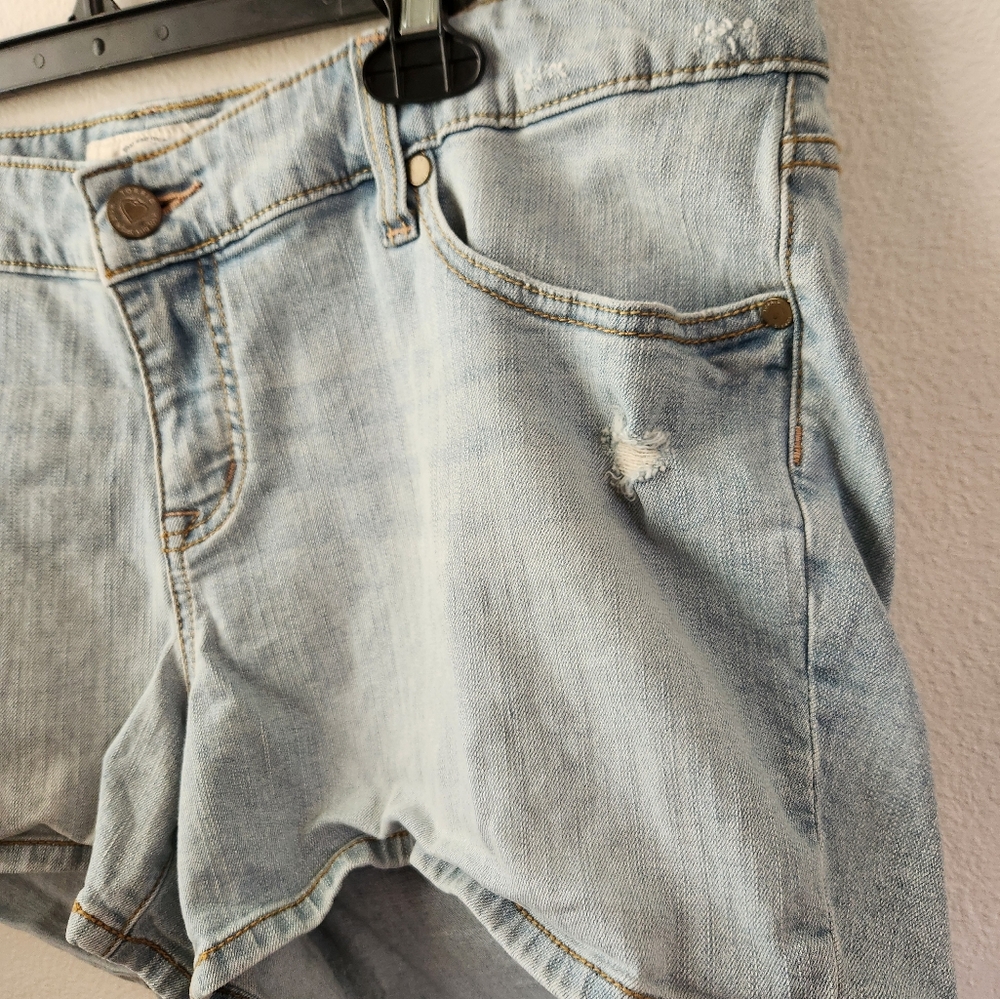 Torrid Women's Shorts 3.5" Light Wash Blue Size 18 - Picture 4 of 7